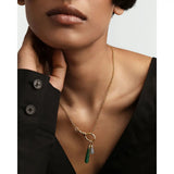 Pdpaola Icons Green Aventurine Large Drop dettaglio indossato su collana dorata con goccia avventurina verde CO01-786-U