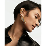 Pdpaola Icons Labradorite Large Drop ciondolo indossato come orecchino con charm dorati e pietre naturali CO01-788-U