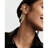 Pdpaola Icons Labradorite Large Drop vista indossata con orecchini charm dorati e pietre naturali colorate CO01-788-U