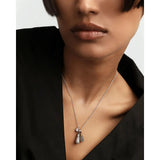 Pdpaola Ciondolo Icons Pavé Drop Silver indossato su collana con charm multipli, vista frontale CO02-790-U