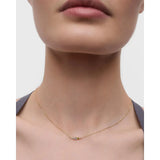 Pdpaola Collana Multicolor Estela indossata, dettaglio pendente con zirconi colorati su catena dorata CO01-B60-U