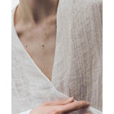 Pdpaola Collana Minerals Stella indossata, avventurina verde su catena oro 18K con pendente a goccia COB1-C77-U