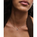 Pdpaola Collana Signature Essential Initials D Initial Silver indossata su collo, pendente lettera D argento rodiato CO02-B77-U