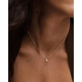 Pdpaola Collana Signature Essential Initials D Initial vista indossata décolleté, catena oro sottile CO01-B77-U