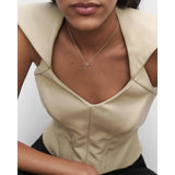 Pdpaola Collana Signature Essential Initials J Initial Silver indossata su décolleté, pendente lettera J argento rodiato CO02-B83-U