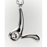 Pdpaola Collana Signature Essential Initials L Initial Silver dettaglio macro pendente lettera L e zircone cubico CO02-B85-U