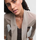 Pdpaola Collana Signature Essential Initials N Initial Silver vista indossata ravvicinata pendente lettera N argento CO02-B87-U