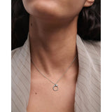 Pdpaola Collana Signature Essential Initials O Initial Silver indossata, pendente lettera O con zircone su catena argento CO02-B88-U