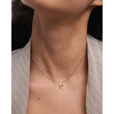 Pdpaola Collana Signature Essential Initials R Initial indossata su collo, pendente lettera R in argento placcato oro CO01-B91-U