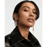 Pdpaola Icons Jupiter Silver styling multiplo con orecchini a goccia argento e oro indossati insieme PG02-092-U