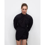 Pdpaola Orecchini Icons Sodalite Large Jupiter vista outfit completo indossati con abito nero elegante PG01-336-U