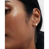 Pdpaola Orecchini La Perla Lyra vista indossata laterale, perla e catena pendente in argento placcato oro AR01-G57-U