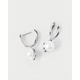 Pdpaola Orecchini La Perla Mini Silver dettaglio chiusura e perla d'acqua dolce su montatura argento rodiato AR02-E69-U