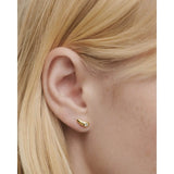 Pdpaola Orecchini La Perla Serena Stud indossati, dettaglio orecchino singolo in oro con zircone sul lobo AR01-E63-U