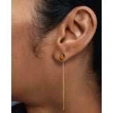 Pdpaola Orecchini Minerals Occhio di Tigre Lyra vista indossata su orecchio, catena pendente e quarzo occhio di tigre AR01-G58-U