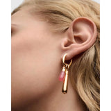 Pdpaola Spring Rhodochrosite Jupiter vista indossata con charm dorato e pendente rodocrosite rosa a goccia PG01-397-U