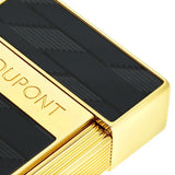 St Dupont Accendino Biggy Laccato dettaglio logo inciso e lavorazione lacca nera con bordi dorati zigrinati 025079