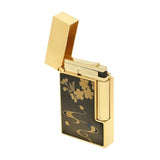 St Dupont Ligne 2 Maki-e Ryusui Shunju accendino aperto con coperchio dorato e motivo sakura su lacca nera C16151