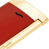 St Dupont Slim 7 Laccato dettaglio lacca rossa e finiture oro con logo S.T. Dupont inciso, vista ravvicinata 027707
