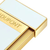 St Dupont Accendino Slimmy Laccato dettaglio logo dorato inciso e lacca bianca con rigature laterali 28224