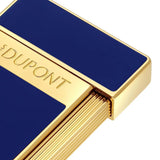 St Dupont Accendino Slimmy Laccato dettaglio logo inciso e finiture dorate su lacca blu, meccanismo godronato 28225