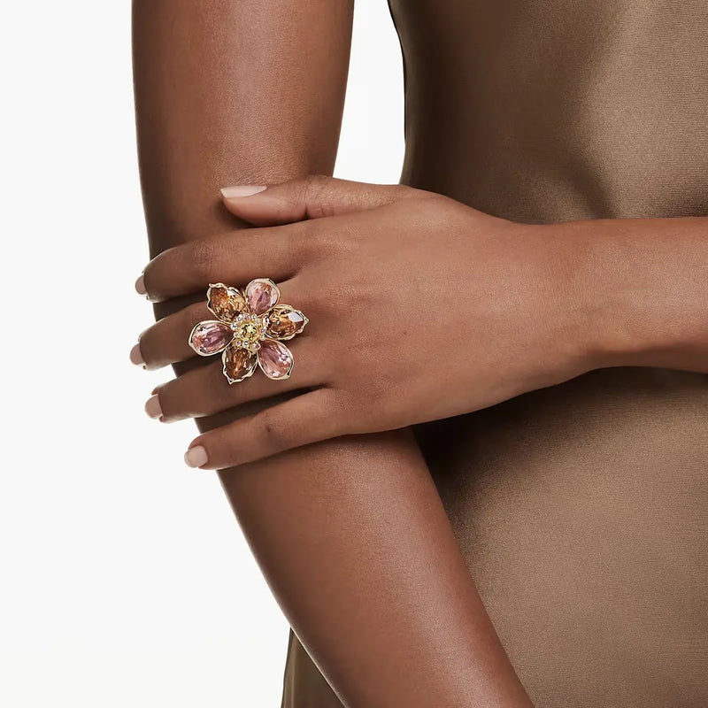 Swarovski Anello Idyllia a Fiore indossato