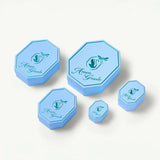 Swarovski collezione Ariana Grande confezioni regalo ottagonali azzurre con logo cigno e libellula 5749182