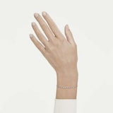 Swarovski Bracciale Matrix Pink indossato su polso, zirconi rosa e trasparenti con placcatura rodio 5763042