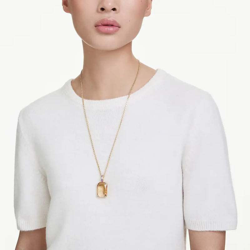 Swarovski Collana Pendente Millenia 5725752 indossata