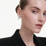 Swarovski Orecchini Matrix Nodo 5727040 indossati