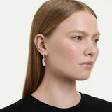 Swarovski Orecchini Vienna Feather indossati, silhouette piuma cristalli bianchi placcatura rodio 5754272