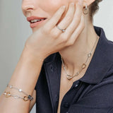 Ti Sento Orecchini Pendenti collezione Classics indossati con bracciale e collana coordinati in argento e oro 78015ZY