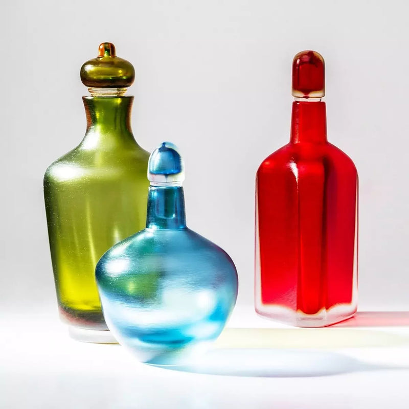 VENINI Bottiglia Incisa Rossa in Vetro Soffiato di Murano 722.25 Ambientato