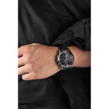 Vulcain Nautical Heritage Black Beige Patina indossato al polso, cinturino nero in caucciù e cassa acciaio 42mm 101252SB07.BAR101