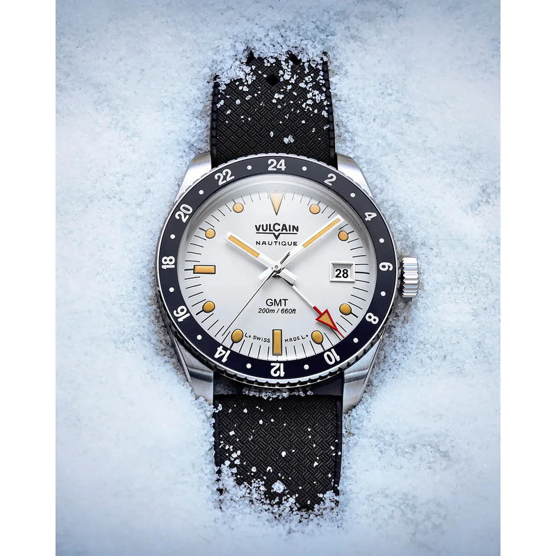 Vulcain Skindiver Nautique GMT Luminova Beige 680174A57.BAR200 ambientato