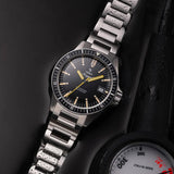 Orologio Yema Navygraf Heritage Nero YNAV25-AM ambientato