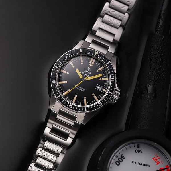 Orologio Yema Navygraf Heritage Nero YNAV25-AM ambientato
