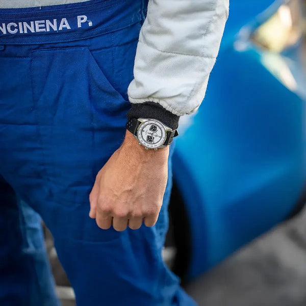 Orologio Yema Rallygraf Alpine Cup Series YMHF1589ALP-BA31 indossato