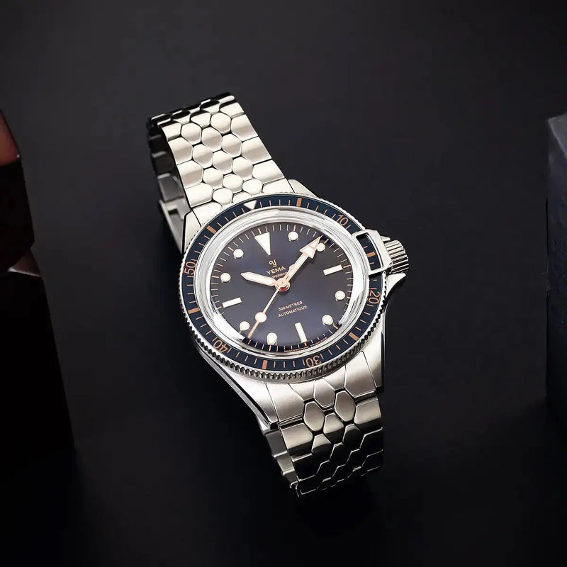 Orologio Yema Superman Gilt CMM.10 Blu 39 mm ambientato