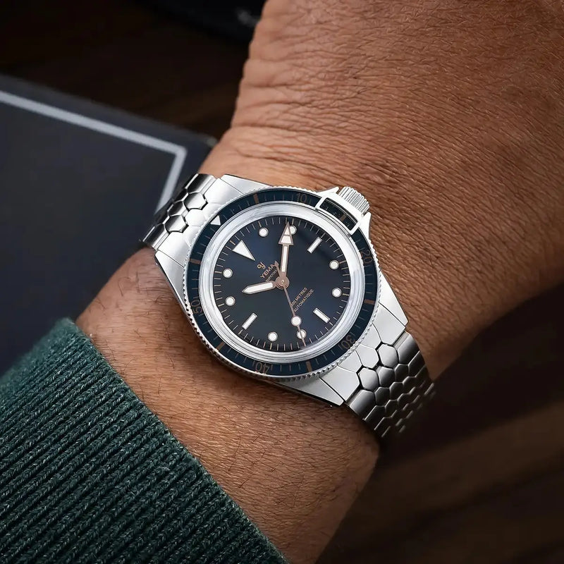 Orologio Yema Superman Gilt CMM.10 Blu 39 mm indossato