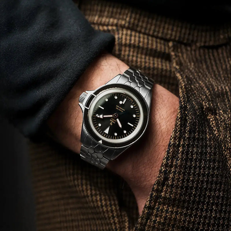 Orologio Yema Superman Gilt CMM.10 Nero 39 mm indossato