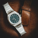 Yema Wristmaster Slim Small Seconds CMM.29 acciaio spazzolato quadrante verde su sfondo pelle marrone 76.26.29.04.SN.M