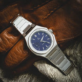 Yema Wristmaster Slim Small Seconds CMM.29 quadrante blu su pelle marrone, cassa acciaio spazzolato 76.26.29.05.SN.M