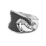 Zancan Anello Cosmopolitan Luxury Chevalier vista laterale dettaglio pavé pietre nere e lavorazione catena argento ESA045