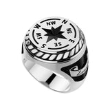 Zancan Anello Cosmopolitan Rosa dei venti argento con rodiatura nera, vista prospettica dettaglio sigillo e fascia EXA086