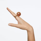 SWAROVSKI anello donna Curiosa a sfera in metallo dorato con cristalli taglio princess arancioni Indossato