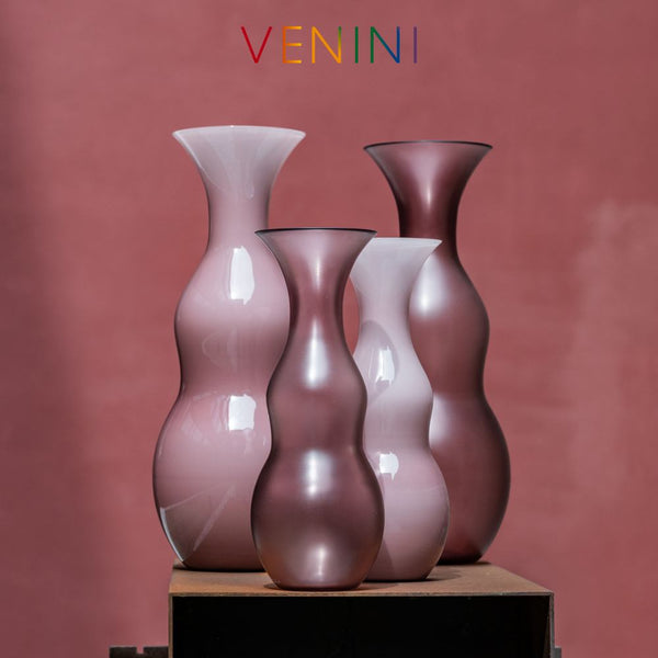 VENINI Vaso Pigmenti Satin Ametista in Vetro Soffiato di Murano 516.86 Ambientato