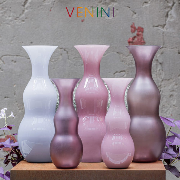 VENINI Vaso Pigmenti Satin Uva in Vetro Soffiato di Murano 516.86 Ambientato