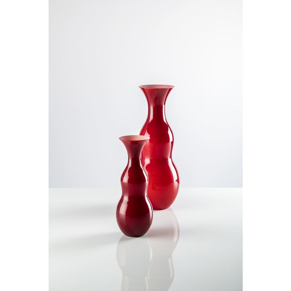 VENINI Vaso Pigmenti Rosso Sangue di Bue in Vetro Soffiato di Murano 516.86 Ambientato1