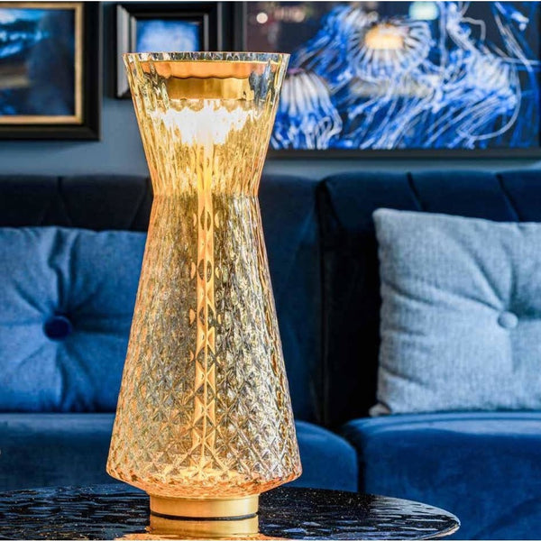 VENINI Lampada da Tavolo Tiara Giallo Ambra in Vetro Soffiato di Murano 840.16 Ambientato